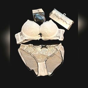 Lingerie Bundle Bra Panties Garder White & Black Size Small
